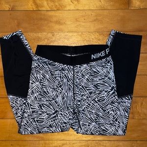 Nike Pro black and white patterned cropped leggings